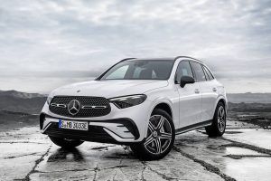 Mercedes-Benz GLC SUV Plug-in-Hybrid; Exterieur: AMG Line, MANUFAKTUR diamantweiß bright; Interieur: AMG Line, Leder zweifarbig powerrot/schwarz 

Mercedes-Benz GLC SUV plug-in hybrid; exterior: AMG line, MANUFAKTUR diamond white bright; interior: AMG line, leather two-tone power red/black